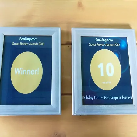 Neokrnjena Narava 別荘