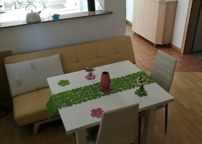 Neokrnjena Narava Ferienhaus