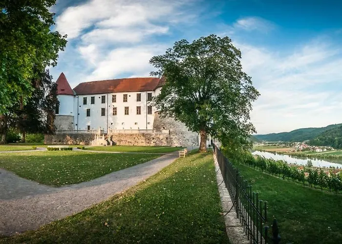 Neokrnjena Narava 度假居